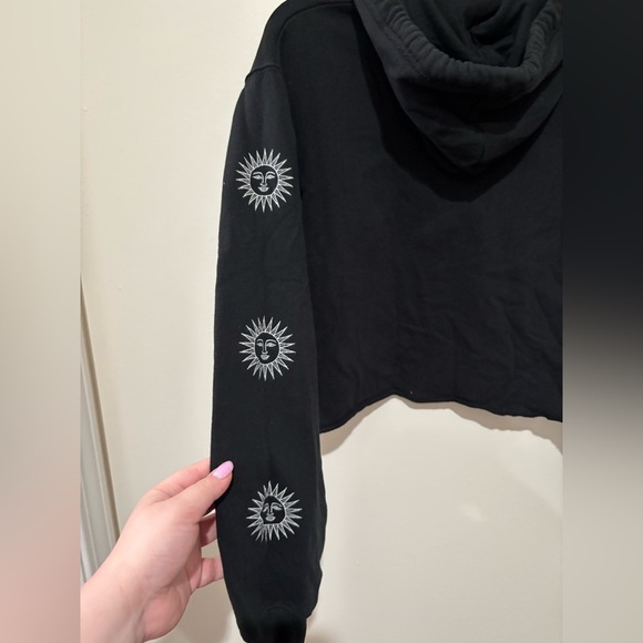 Hollister Black cropped Hoodie with Sun - Picture 5 of 5
